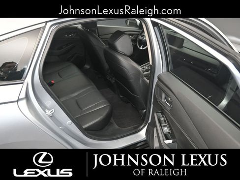 Used 2023 Honda Accord Touring image 11