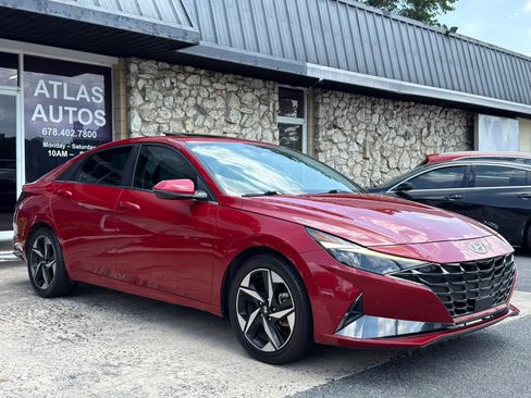 Used 2022 Hyundai Elantra Limited w/ Preferred Accessory Package FWD image 4