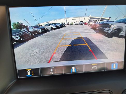 Used 2021 GMC Acadia SLT w/ Technology Package FWD image 14