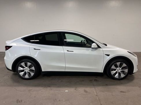 Used 2023 Tesla Model Y Long Range image 2