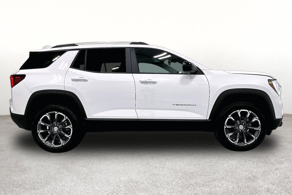 Used 2027 GMC Terrain Elevation w/ Elevation Premium Package FWD image 8