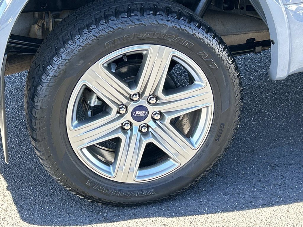 Used 2019 Ford F150 Lariat w/ Equipment Group 502A Luxury AWD/4WD image 9