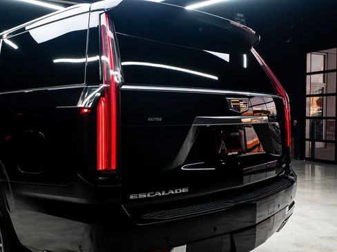 Used 2025 Cadillac Escalade ESV Premium Luxury AWD/4WD image 20