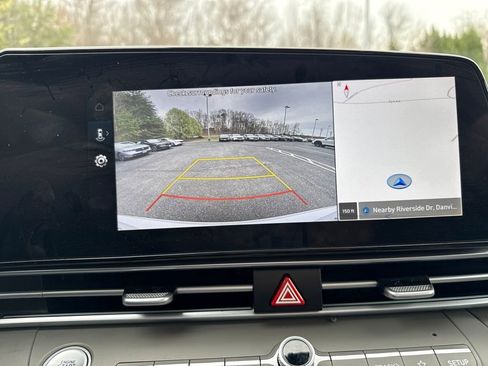 Used 2025 Hyundai Elantra SEL image 23