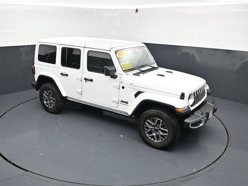 Used 2025 Jeep Wrangler Unlimited Sahara AWD/4WD image 49