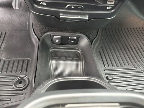 Used 2018 Chrysler Pacifica Limited w/ Advanced Safetytec Group FWD image 59