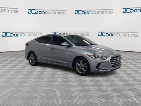 Used 2017 Hyundai Elantra SE FWD image 2