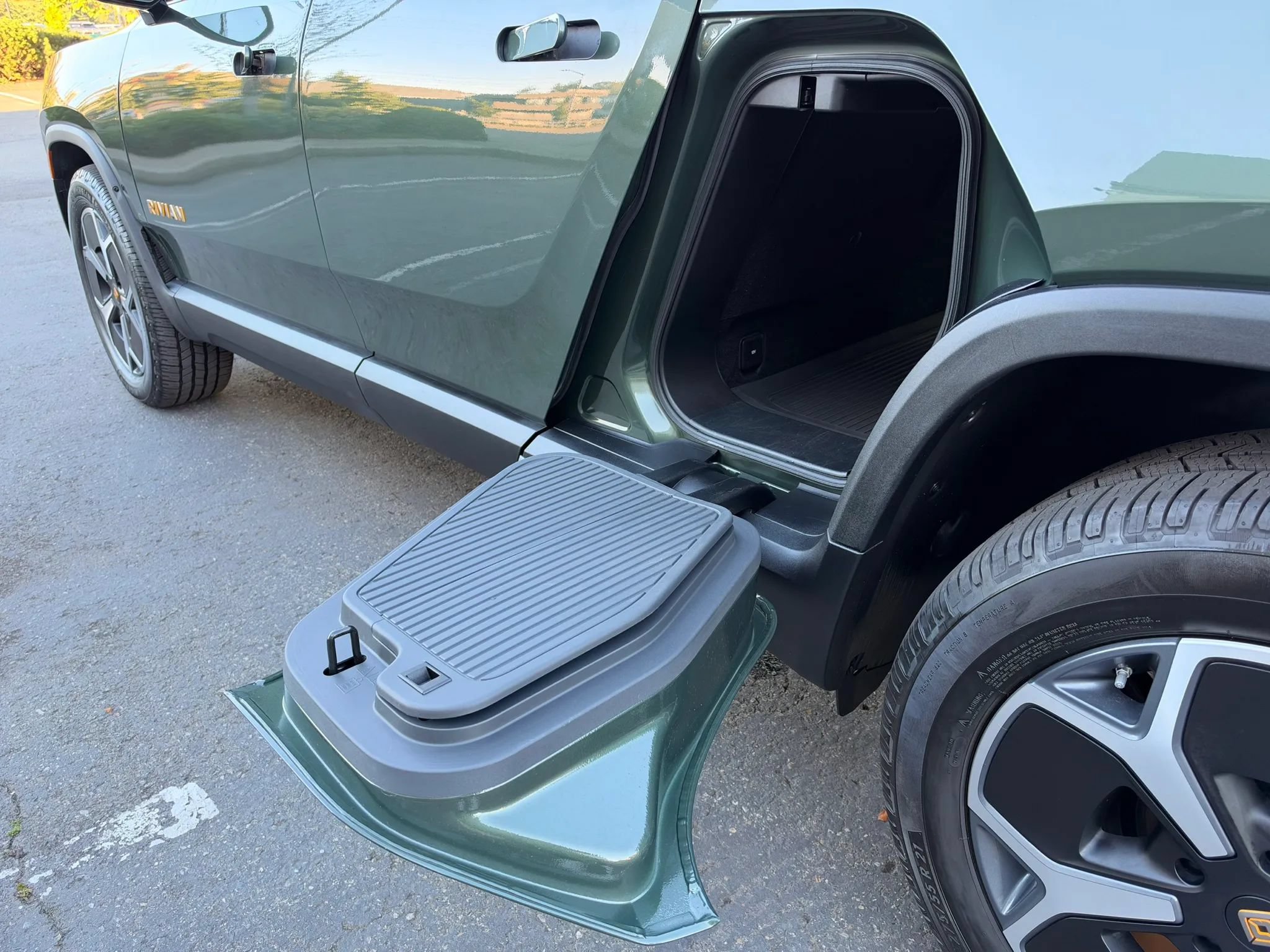Used 2022 Rivian R1T Adventure AWD/4WD image 29