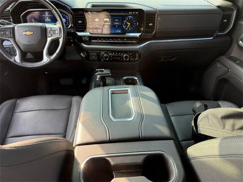 Used 2022 Chevrolet Silverado 1500 LTZ image 12