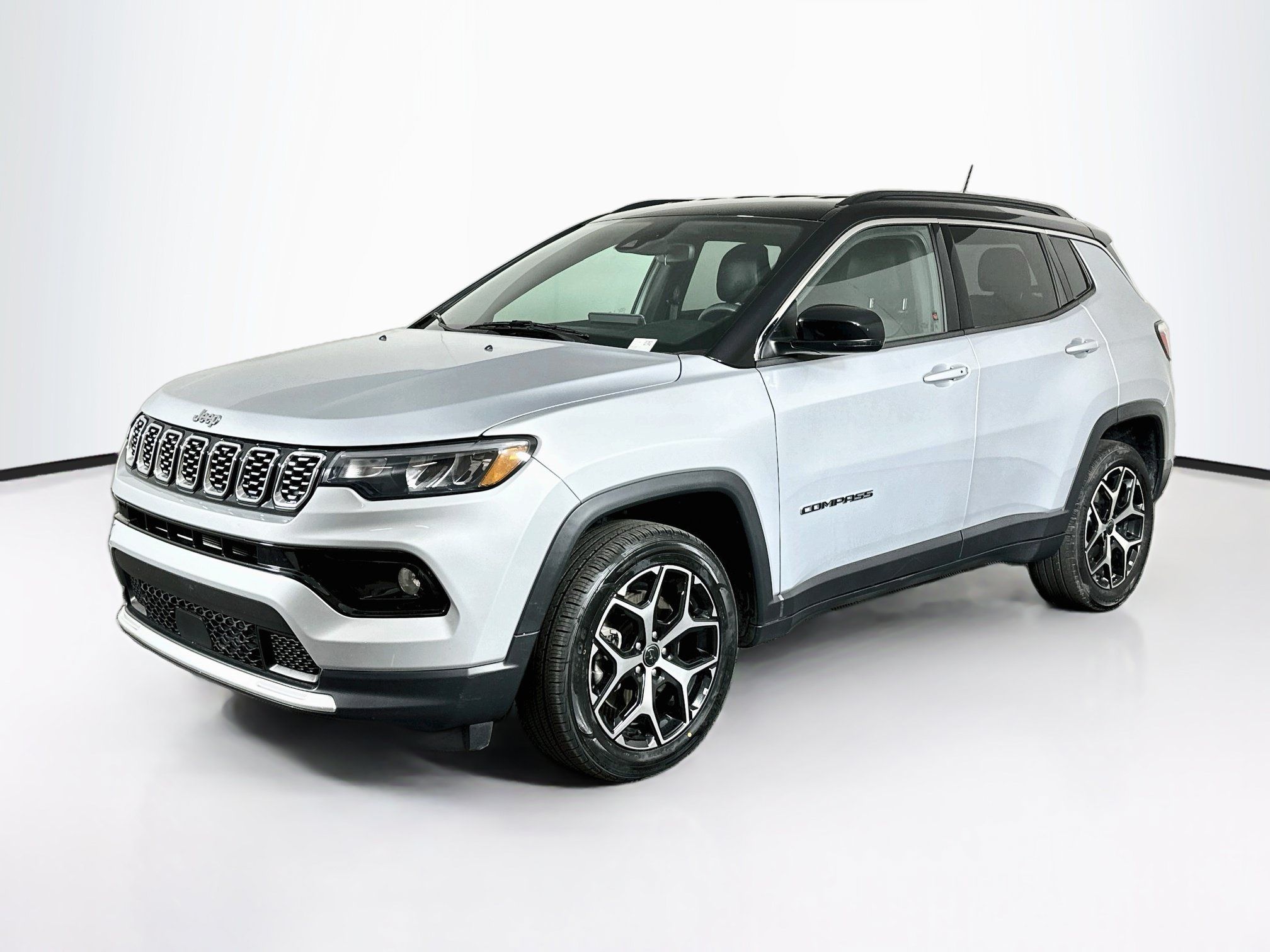 Used 2025 Jeep Compass Limited AWD/4WD image 3