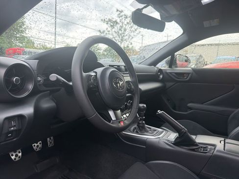Used 2025 Toyota GR86 Premium w/ Performance Package RWD image 10