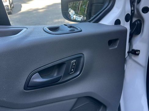 Used 2023 Ford E-Transit Medium Roof RWD image 9