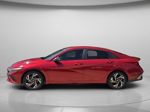 Used 2025 Hyundai Elantra Sport FWD image 3