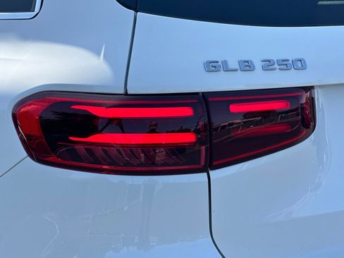 Used 2026 Mercedes-Benz GLB 250 image 12
