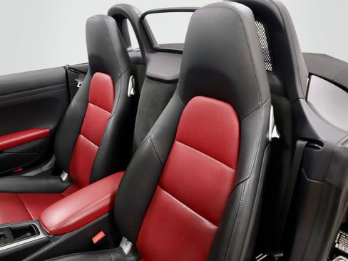 Used 2017 Porsche 718 Boxster RWD image 17