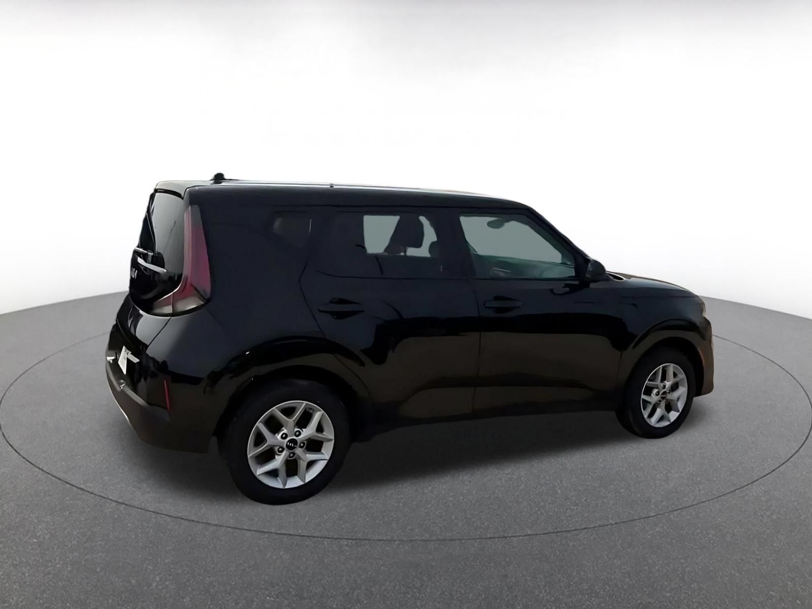 Used 2025 Kia Soul LX w/ LX Technology Package FWD image 12