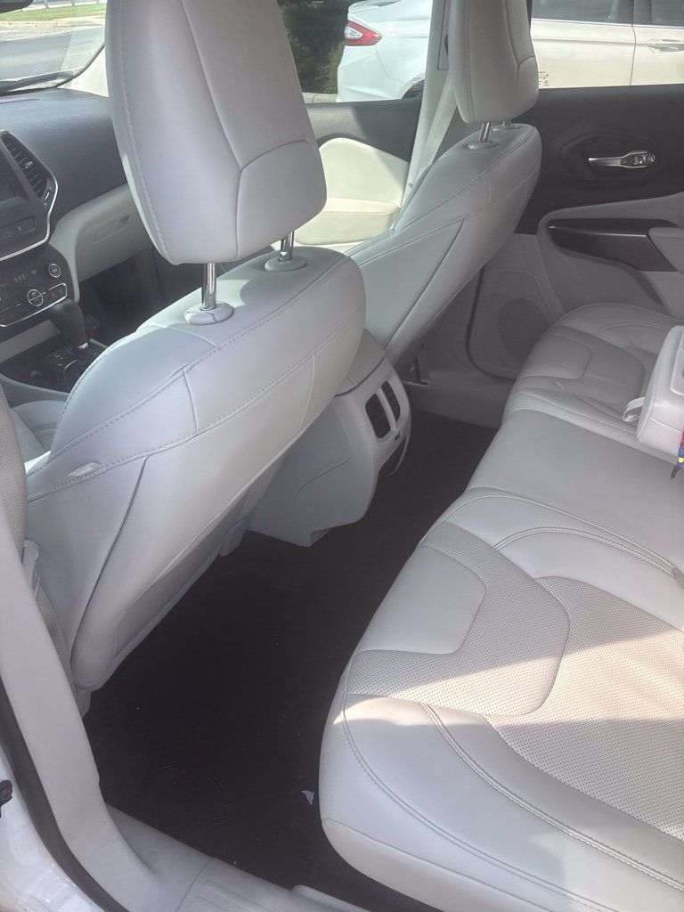 Used 2020 Jeep Cherokee Latitude Lux w/ Comfort/Convenience Group FWD image 3