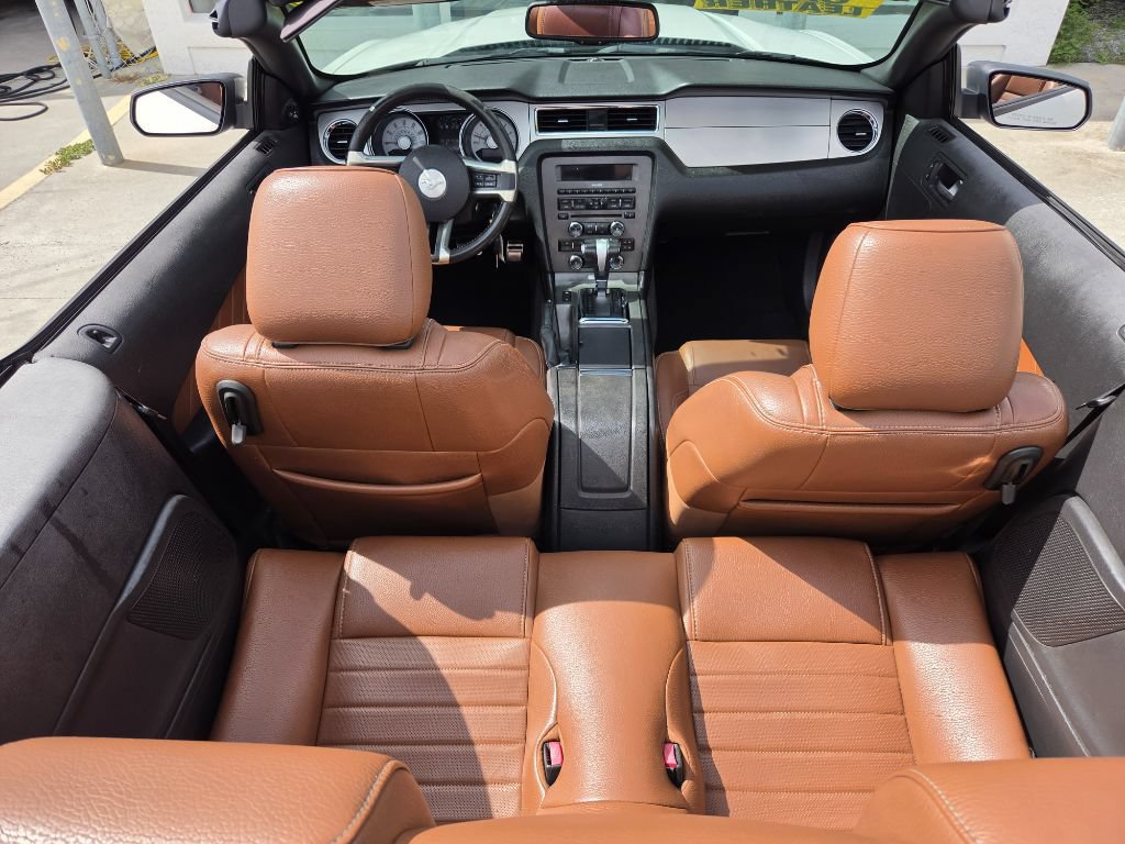 Used 2010 Ford Mustang Convertible RWD image 23