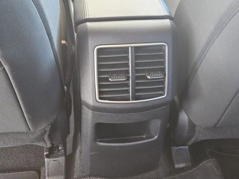 Used 2025 Kia Sportage LX image 17