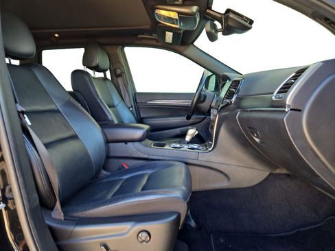 Certified 2022 Jeep Grand Cherokee Limited w/ Trailer Tow Group IV image 15