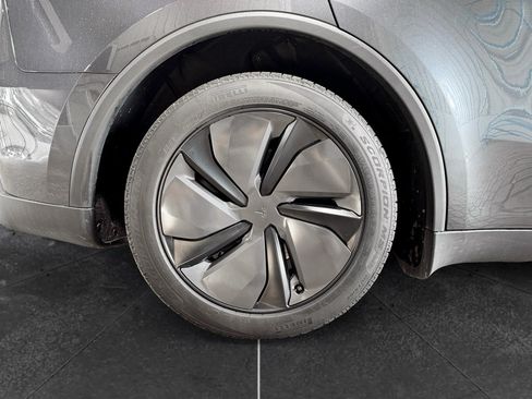 Used 2026 Tesla Model Y 2WD image 32