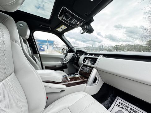 Used 2015 Land Rover Range Rover HSE image 10