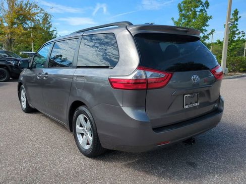 Used 2017 Toyota Sienna LE FWD image 4