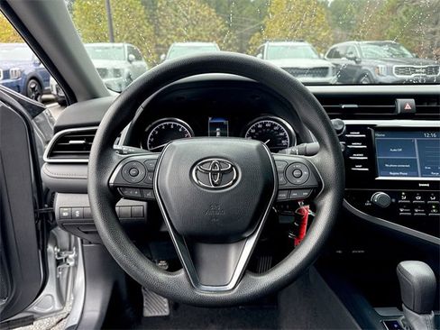 Used 2020 Toyota Camry LE image 14
