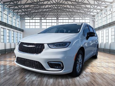 New 2026 Chrysler Pacifica Select image 8