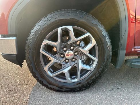 Used 2022 GMC Sierra 1500 SLT w/ SLT Premium Plus Package AWD/4WD image 39