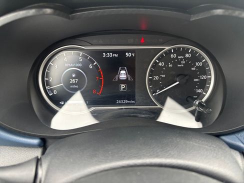 Used 2025 Nissan Versa SV FWD image 38