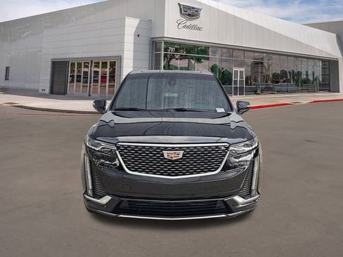 New 2025 Cadillac XT6 Luxury image 2