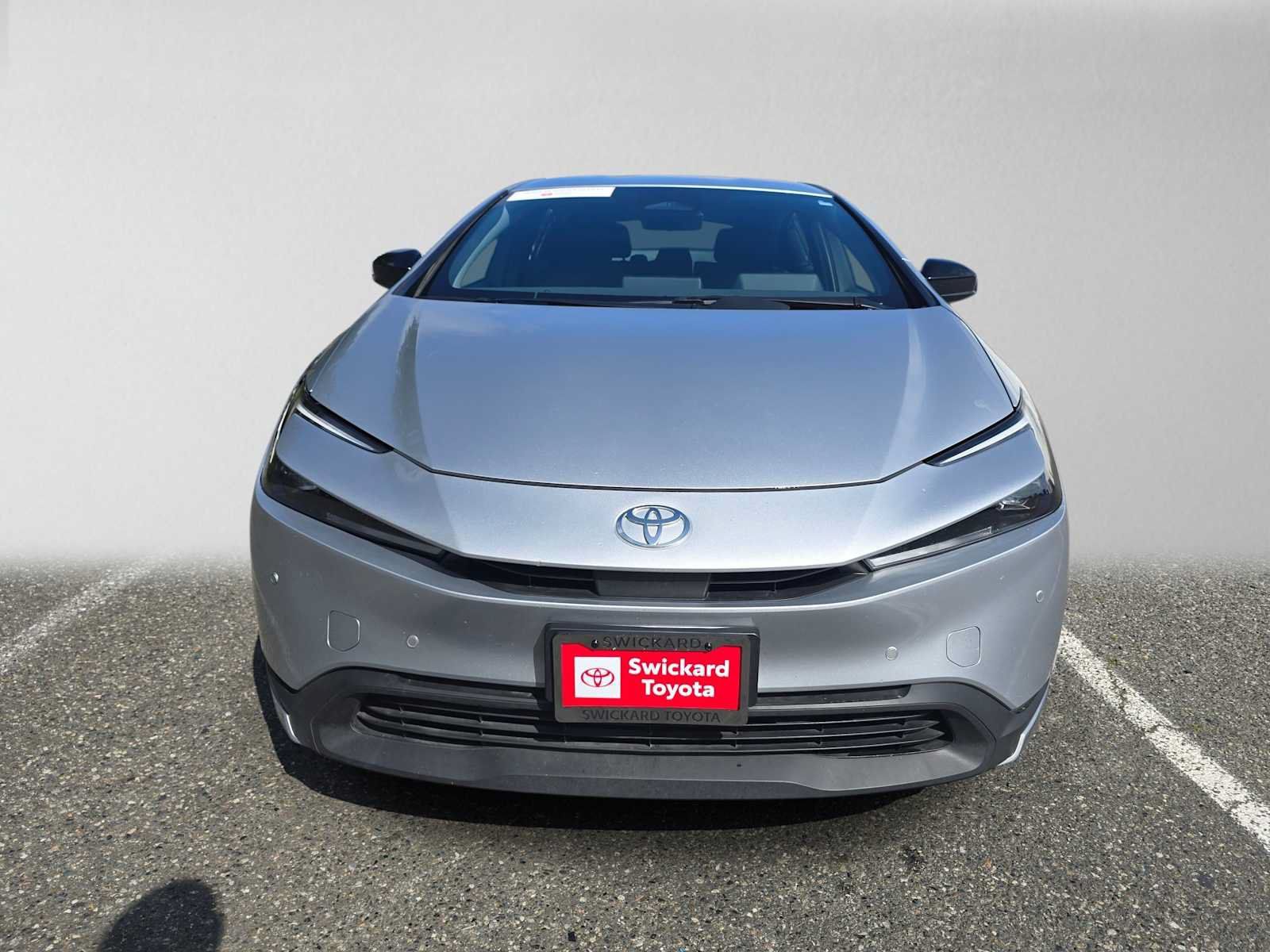 Certified 2025 Toyota Prius LE FWD image 8