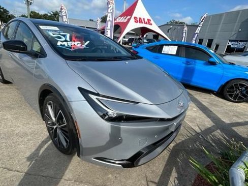 Used 2023 Toyota Prius XLE FWD image 4