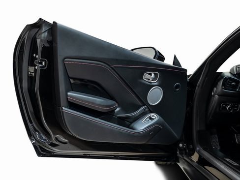 Used 2020 Aston Martin V8 Vantage Coupe image 48