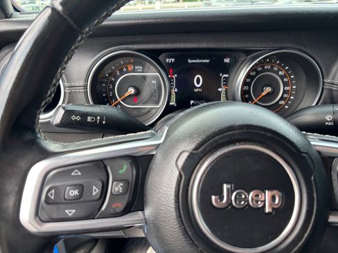 Used 2022 Jeep Gladiator Overland w/ Popular Equipment Package AWD/4WD image 11