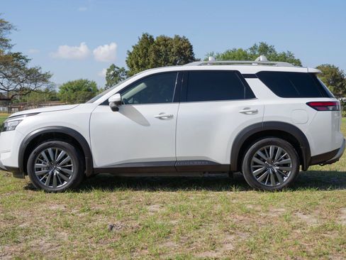 Used 2025 Nissan Pathfinder SL w/ SL Premium Package image 8