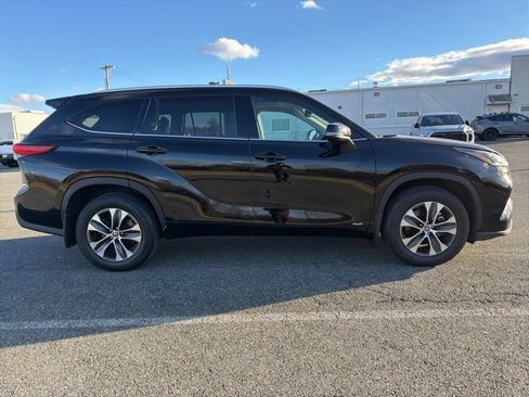 Used 2022 Toyota Highlander XLE image 10