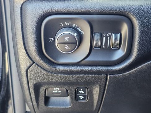 Used 2019 RAM 1500 Big Horn AWD/4WD image 35
