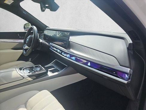 Used 2025 BMW 760i xDrive w/ Executive Package AWD/4WD image 20