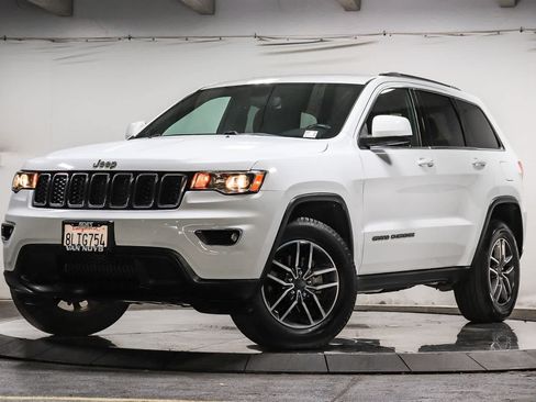 Used 2019 Jeep Grand Cherokee Laredo w/ Security & Convenience Group AWD/4WD image 1