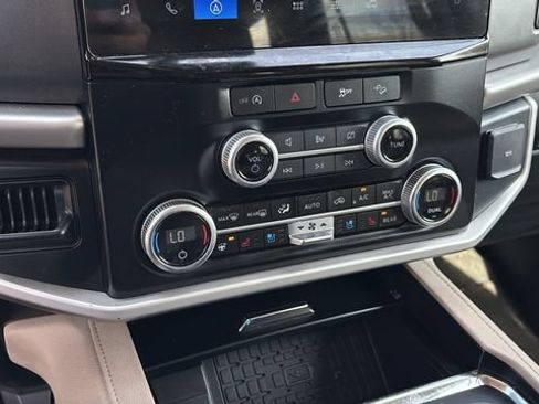 Used 2024 Ford Expedition Max XLT AWD/4WD image 29