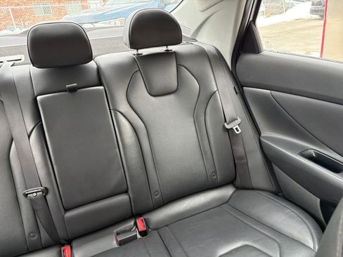 Used 2025 Hyundai Elantra Limited image 38
