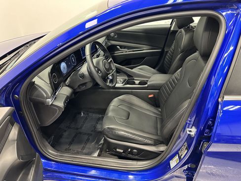 Certified 2023 Hyundai Elantra Limited image 11