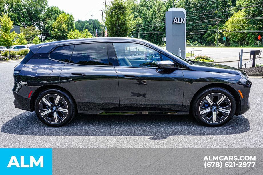 Used 2024 BMW iX xDrive50 w/ Premium Package AWD/4WD image 8
