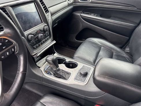 Used 2018 Jeep Grand Cherokee Limited AWD/4WD image 14
