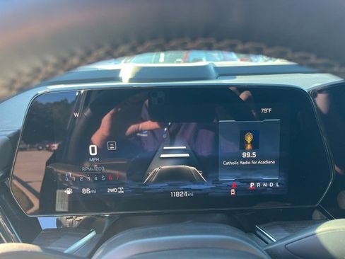 Used 2025 Chevrolet Suburban Z71 w/ Comfort Package image 21