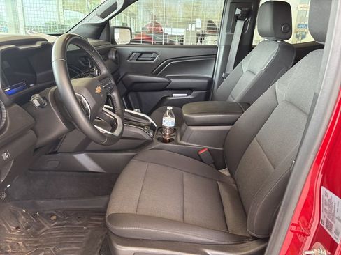 Used 2025 Chevrolet Colorado W/T w/ WT Custom Package RWD image 5