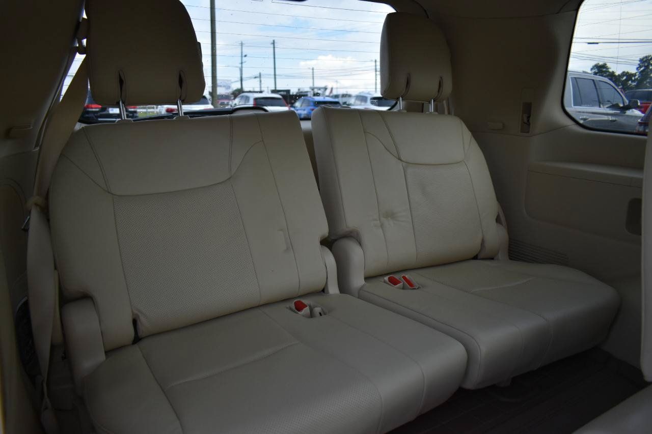 Used 2013 Lexus LX 570 4WD w/ Luxury Pkg image 28
