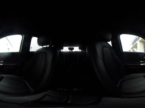 Used 2025 Mercedes-Benz GLA 250 4MATIC image 42